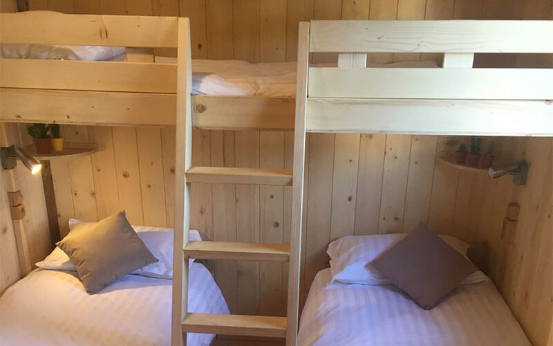 Room with bunk bed in the chalet, rented at the campsite Les Murmures du Lignon in Tence