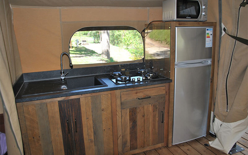 Trapper Safari tent with equipped kitchen: unusual accommodation rental in Auvergne
