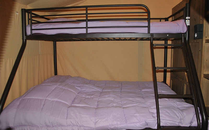 Room with bunk bed of the Safari Trappeur tent, unusual accommodation for rent in Auvergne